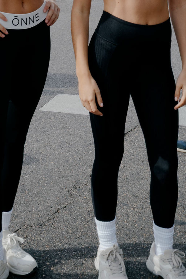 Zoe Leggings in Black, ÔNNE activewear