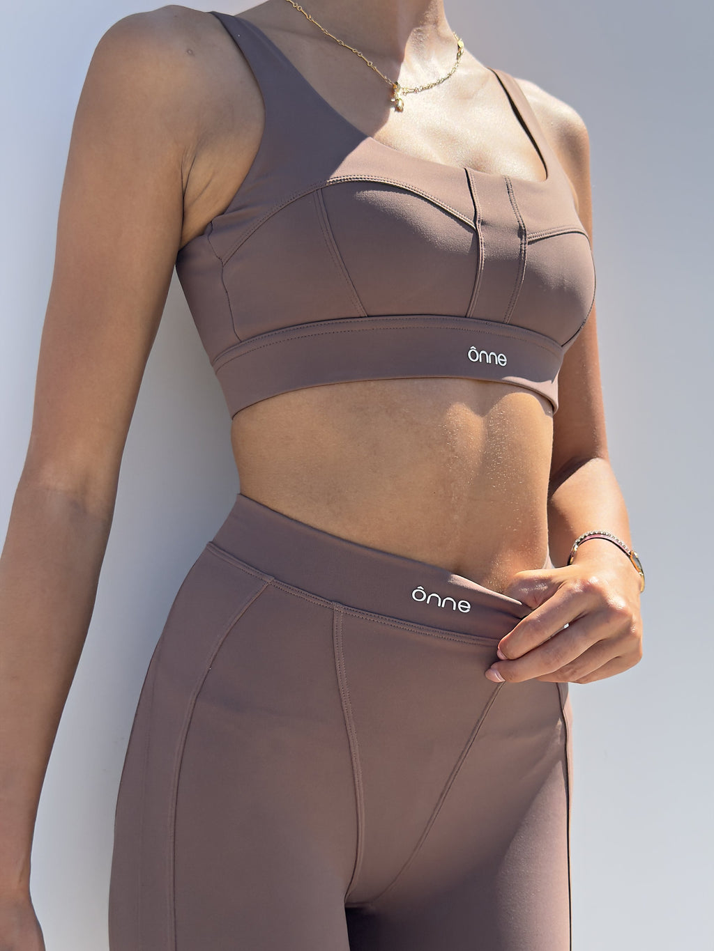 Lowen Leggings in Dark Brown, lifestyle, ÔNNE activewear